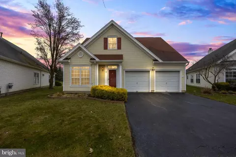 15 Pinflower Ln, Princeton Junction, NJ 08550