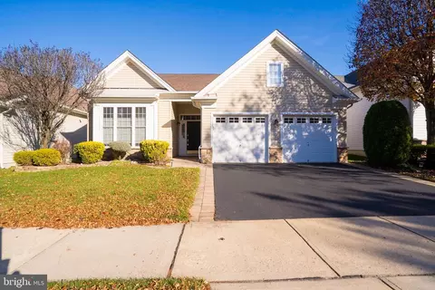 17 Galileo Dr, Cranbury, NJ 08512