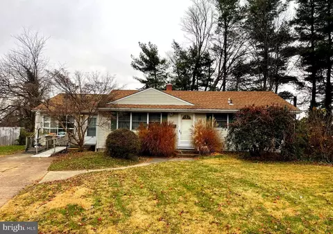 7 Laurie Ct, Hamilton, NJ 08690