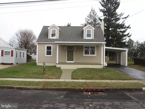 33 Brown Dr, Hamilton, NJ 08690