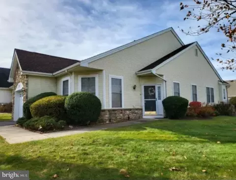 185 Meadowlark Dr, Hamilton, NJ 08690