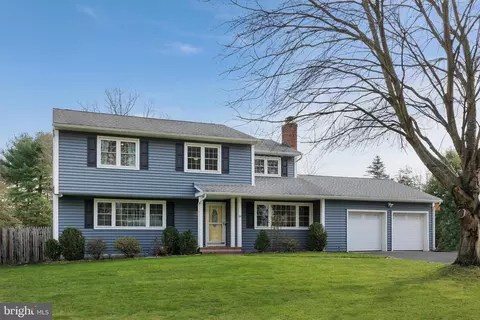16 Berkshire Dr, Princeton Junction, NJ 08550