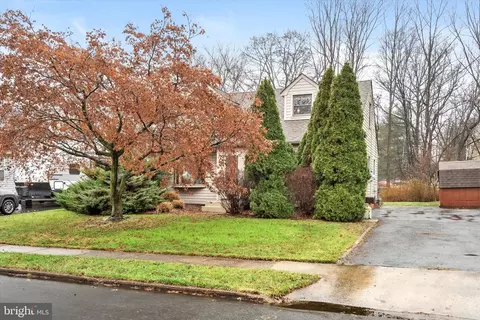310 Wynnewood Rd, Ewing, NJ 08628