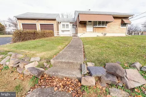 903 Lower Ferry Rd, Ewing, NJ 08628