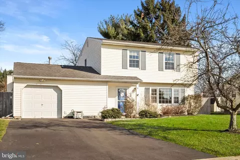 14 Lilac Dr, Ewing, NJ 08638