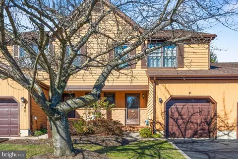 26 Cliveden Ct, Lawrenceville, NJ 08648