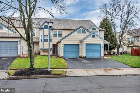 3 Raintree Dr, Hamilton, NJ 08690