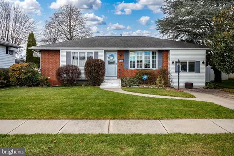 15 Cannon Dr, Hamilton, NJ 08690