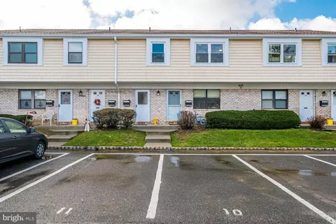 208 Silver Ct, Hamilton, NJ 08690