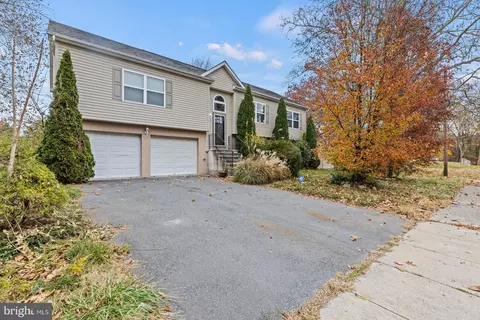 320 Borden Ave, Hamilton, NJ 08610