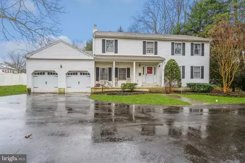 18 Leshin Ln, Hightstown, NJ 08520