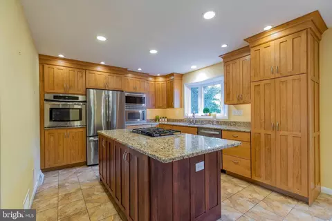 10 Edwards Pl, Ewing, NJ 08628 photo 3