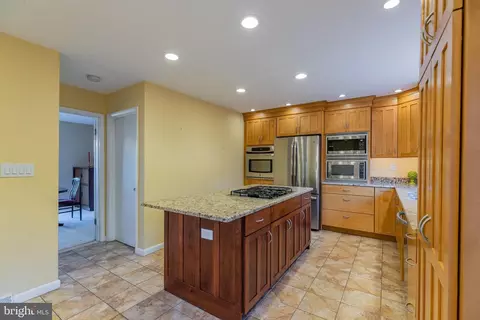10 Edwards Pl, Ewing, NJ 08628 photo 4