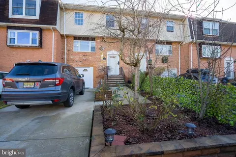 20 Featherbed Ct, Lawrence, NJ 08648
