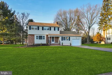 6 Mansfield Rd, Ewing, NJ 08628