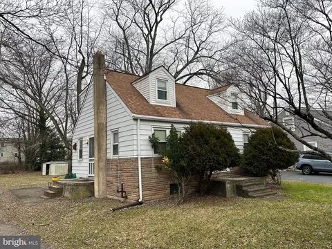 201 Buttonwood Dr, Trenton, NJ 08638