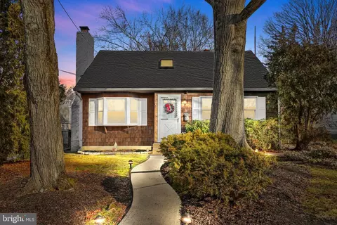 4 Plaza Ct, Ewing, NJ 08628