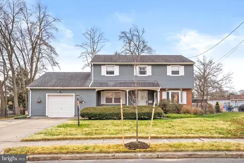 23 Yorkshire Rd, Hamilton, NJ 08610