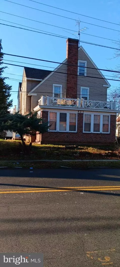 423 Parkway Ave, Trenton, NJ 08618