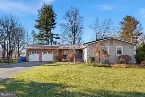 13 Yorkshire Dr, East Windsor, NJ 08520