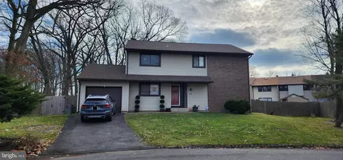 13 Hebron Dr, Hightstown, NJ 08520