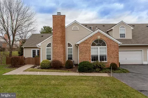 19 Woolsey Ct, Pennington, NJ 08534