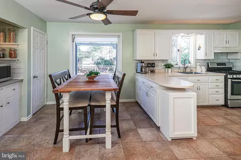 Kitchen - 552 Maple Ave, Ewing, NJ 08618 photo 3 of 8