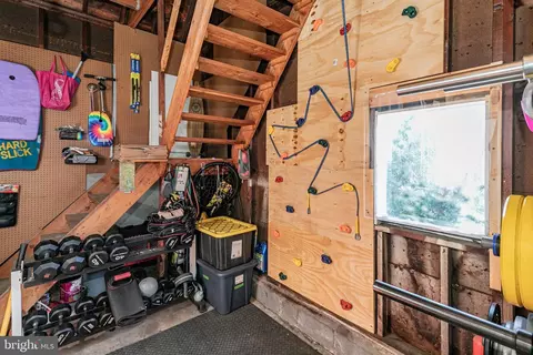 Exterior - 552 Maple Ave, Ewing, NJ 08618 photo 4 of 9