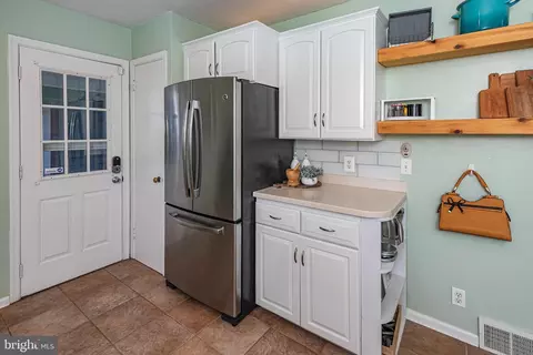 Kitchen - 552 Maple Ave, Ewing, NJ 08618 photo 7 of 8