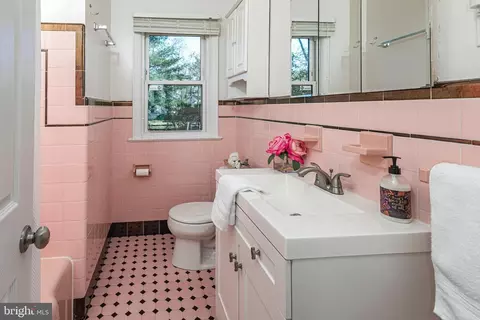 Bath - 552 Maple Ave, Ewing, NJ 08618 photo 1 of 2