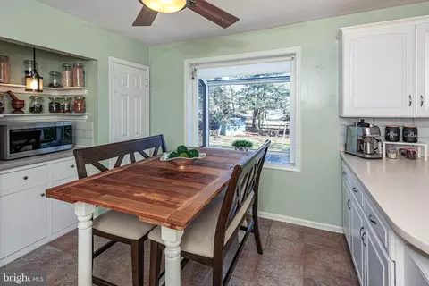 Dining - 552 Maple Ave, Ewing, NJ 08618 photo 1 of 1