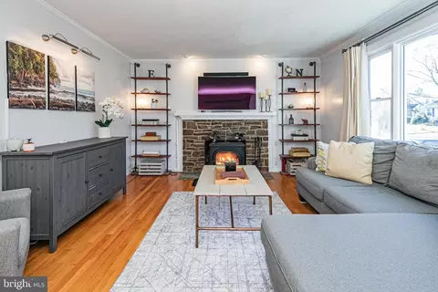 Living - 552 Maple Ave, Ewing, NJ 08618 photo 3 of 5