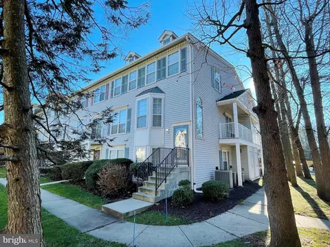70 Chambord Ct, Hamilton, NJ 08619
