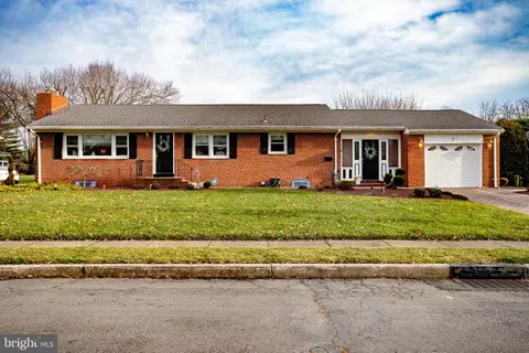 7 Elkshead Ter, Hamilton, NJ 08620
