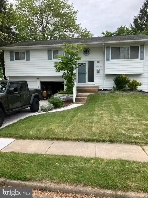 25 Cannon Dr, Hamilton, NJ 08690