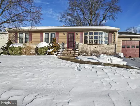 11 Goeke Dr, Hamilton, NJ 08610