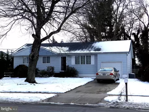 899 Estates Blvd, Hamilton, NJ 08690