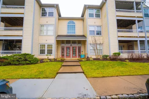 115 Cascade Ct #6, Princeton, NJ 08540