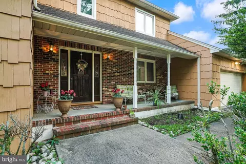 7 Pheasant Dr, Lawrenceville, NJ 08648
