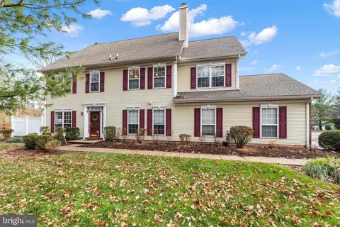 806 Bollen Ct, Pennington, NJ 08534