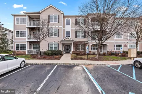 213 Timberlake Dr, Ewing, NJ 08618