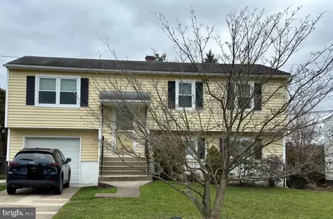 68 Nancy Ln, Ewing, NJ 08638
