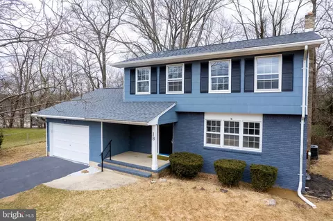 18 Soden Ct, Hamilton, NJ 08620