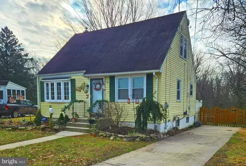 9 Harwick Dr, Hamilton, NJ 08619