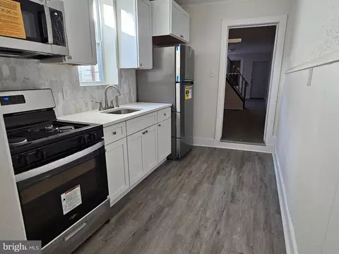 9 Elm St, Trenton, NJ 08611