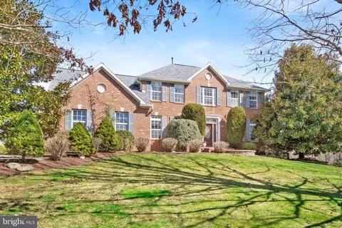 5 Branford Dr, Robbinsville, NJ 08691