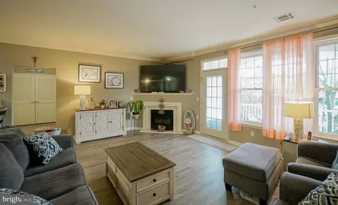 336 Masterson Ct, Ewing, NJ 08618