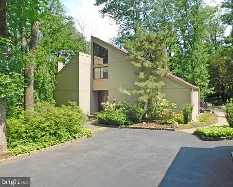 8 Hemlock, Ewing, NJ 08628