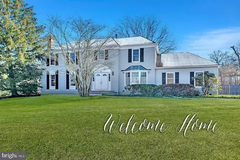25 Lake Shore Dr, West Windsor, NJ 08550
