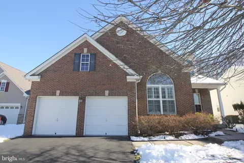 31 Lexington Dr, Pennington, NJ 08534